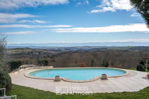 La vue panoramique d’un habitat singulier en Ardèche