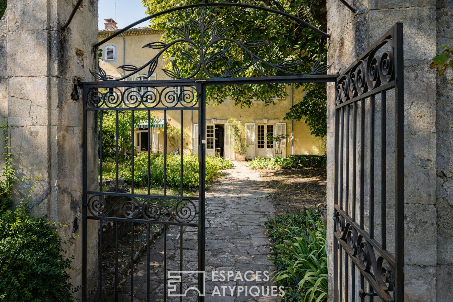 Bâtisse de caractère pour de beaux projets en Basse Ardèche