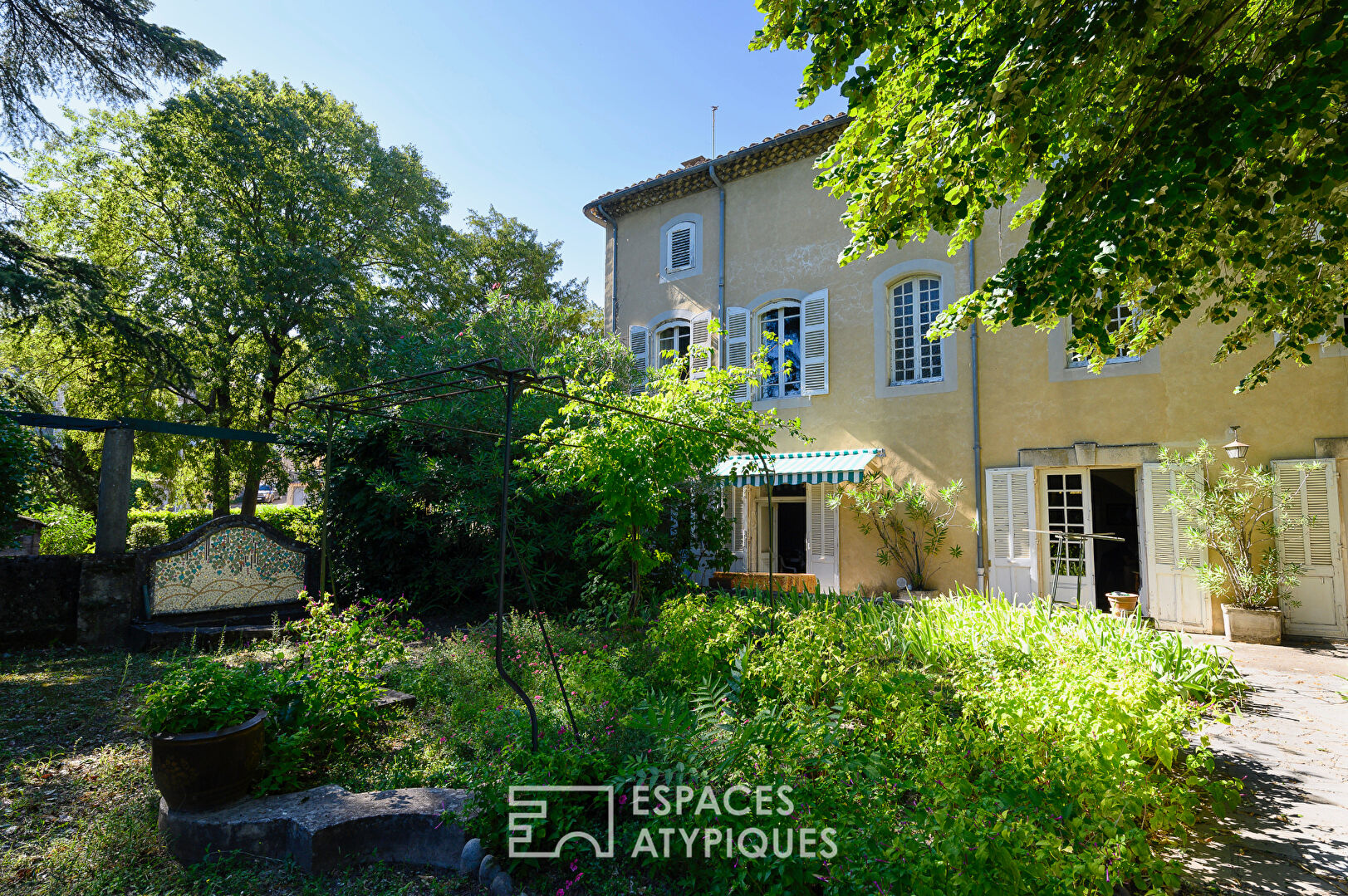 Bâtisse de caractère pour de beaux projets en Basse Ardèche