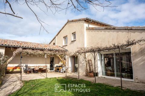 Domaine ardéchois de 13 hectares avec deux maisons et prairies pour chevaux