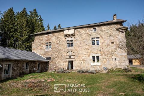 Bâtisse du 13ème siècle sur le plateau Ardéchois