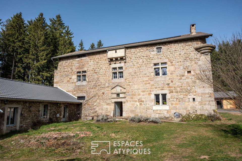 Bâtisse du 13ème siècle sur le plateau Ardéchois