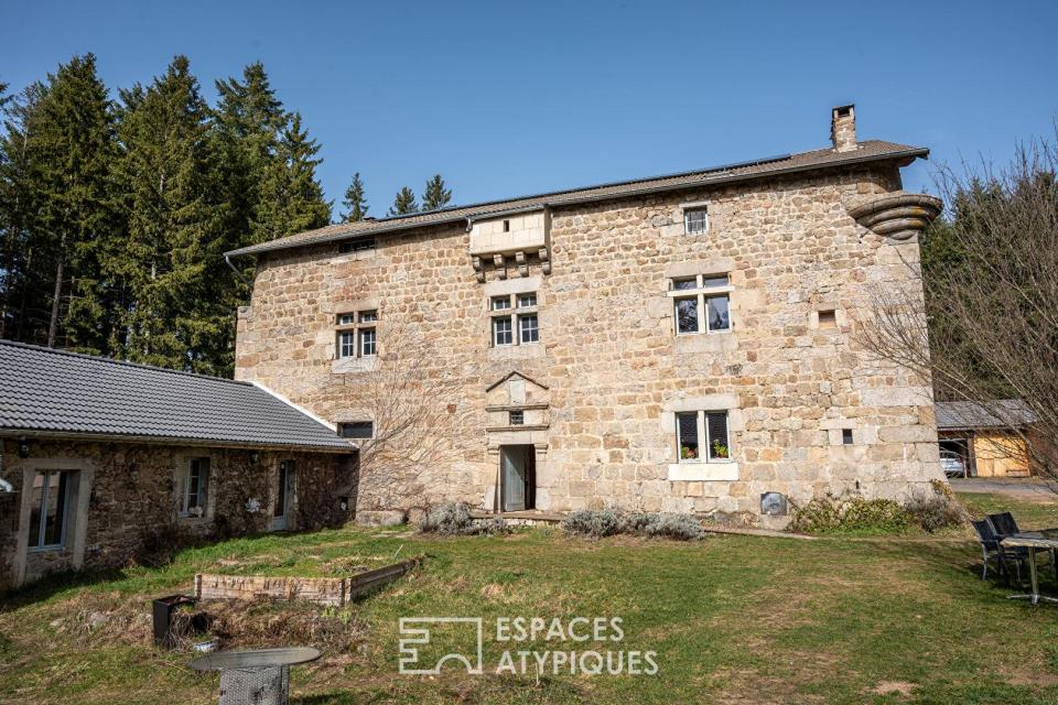 Bâtisse du 13ème siècle sur le plateau Ardéchois