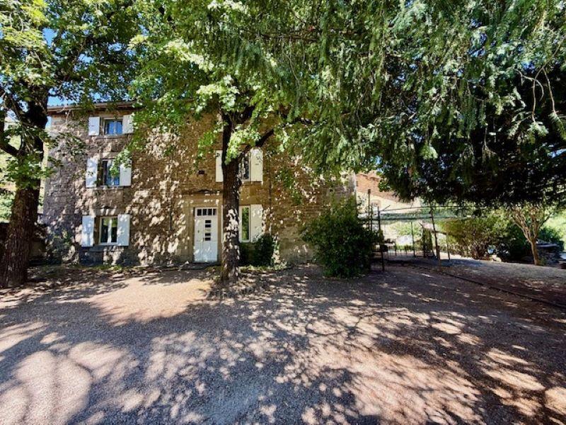 L'âme d'une bâtisse en pierres du XIXe aux volumes singuliers