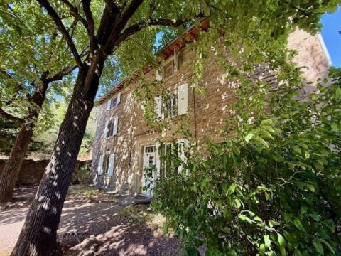 L&rsquo;âme d&rsquo;une bâtisse en pierres du XIXe aux volumes singuliers