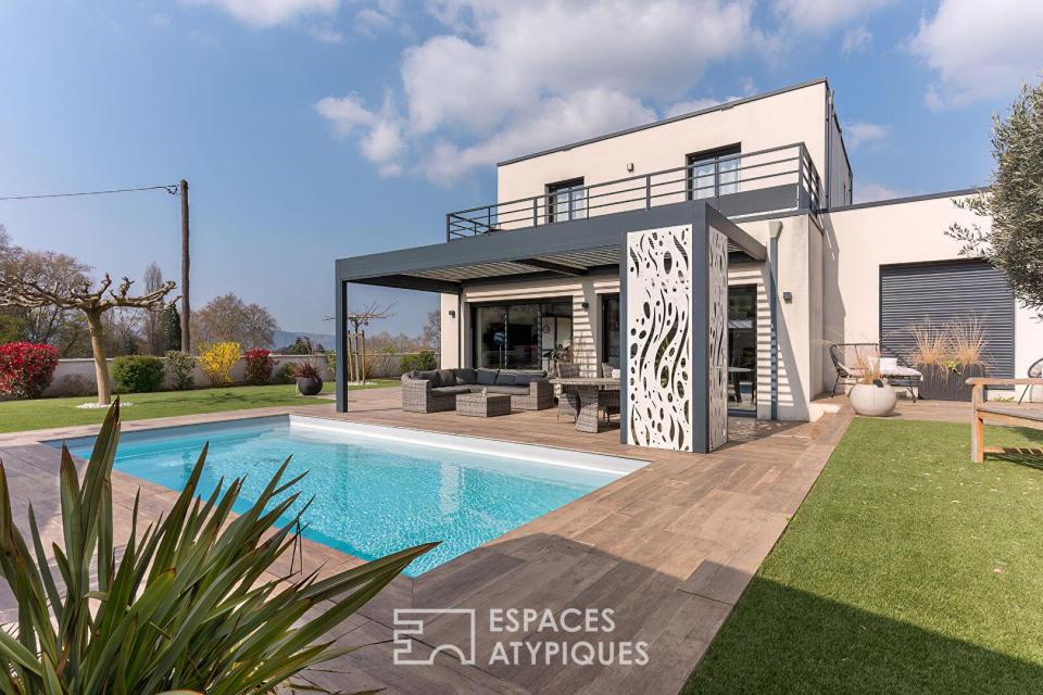 Villa d'architecte avec piscine et vue sur l'Ardèche