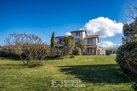 L&rsquo;écriture plus confortable et polyvalente d&rsquo;une maison de l&rsquo;Ardèche.