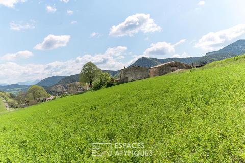 Vues panoramiques et cachet unique pour ce duo de petites bergeries à 20 min de Die