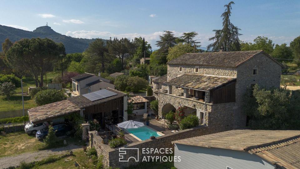 Bergerie  de caractère rénovée du XVIIIème siècle avec vue,piscine et carport