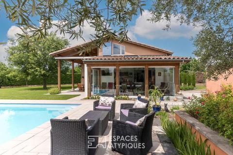 Architect-designed villa with a cathedral-ceilinged living room and swimming pool