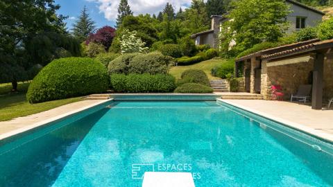 Maison d&rsquo;architecte des années 70 aux belles prestations