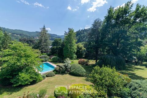 Villa d&rsquo;architecte rénovée des seventies – belles prestations – piscine et jardin remarquable.