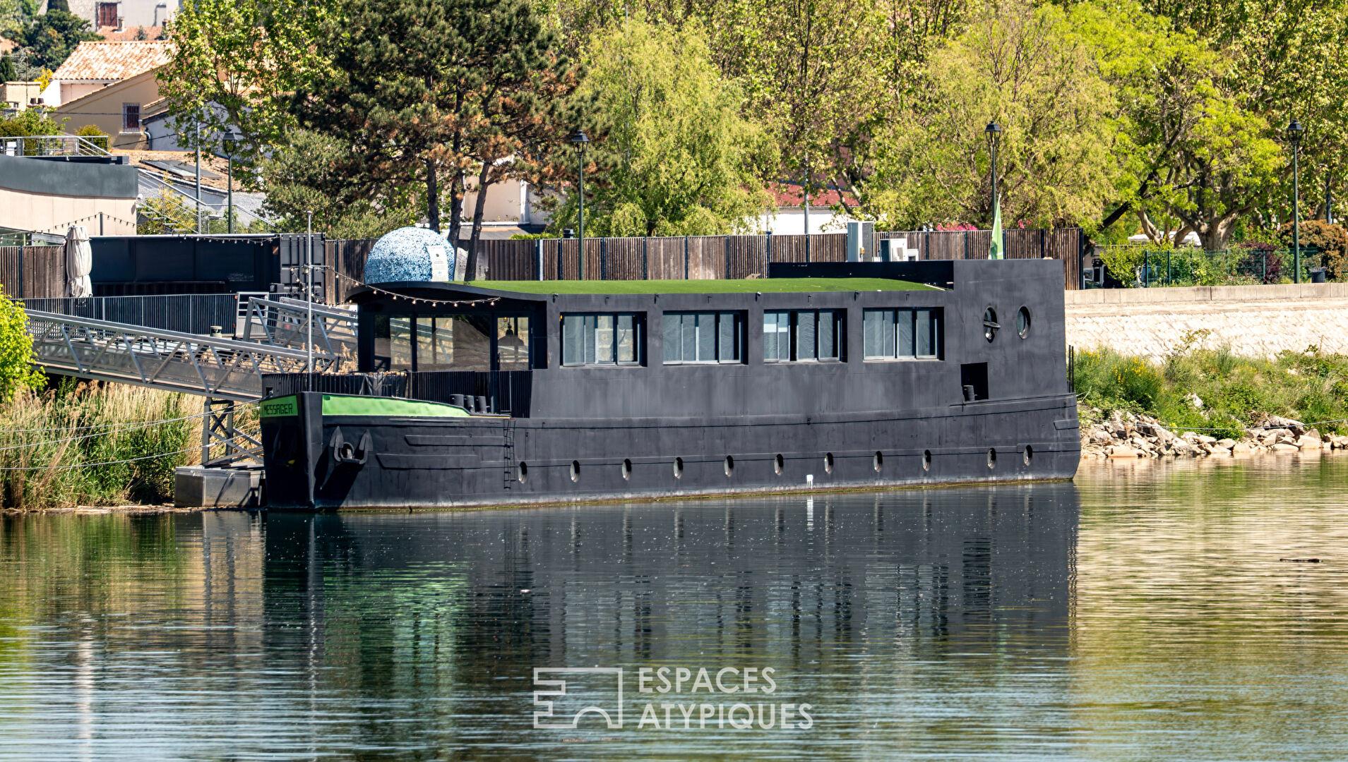 Péniche revisitée avec vue panoramique sur le Rhône