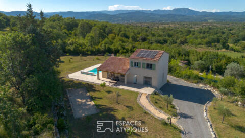 Villa contemporaine avec vue imprenable, piscine et environnement préservé