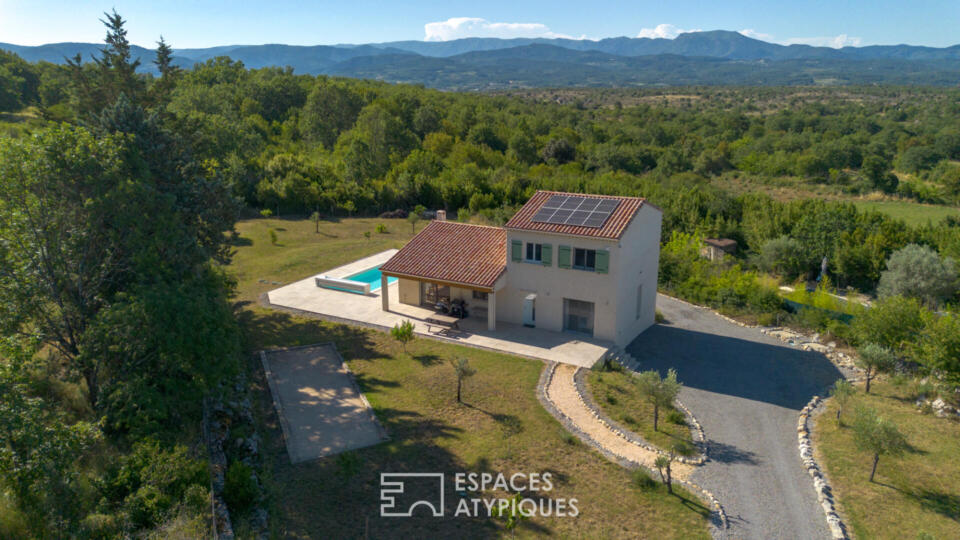Villa contemporaine avec vue imprenable, piscine et environnement préservé