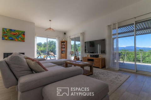 Villa contemporaine avec vue imprenable, piscine et environnement préservé