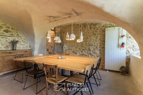 Mas en pierre restauré avec ses gîtes et terrasses face aux monts d&rsquo;Ardèche
