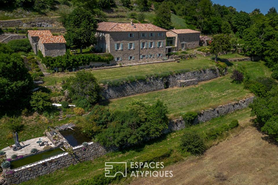 Propriété historique avec salle de concert et vue panoramique sur l'Ardèche