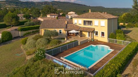 Architect-designed villa with views, spacious swimming pool and geothermal heating