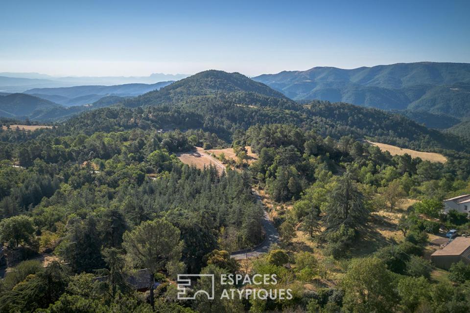 Maison en pierre avec piscine naturelle et vue panoramique