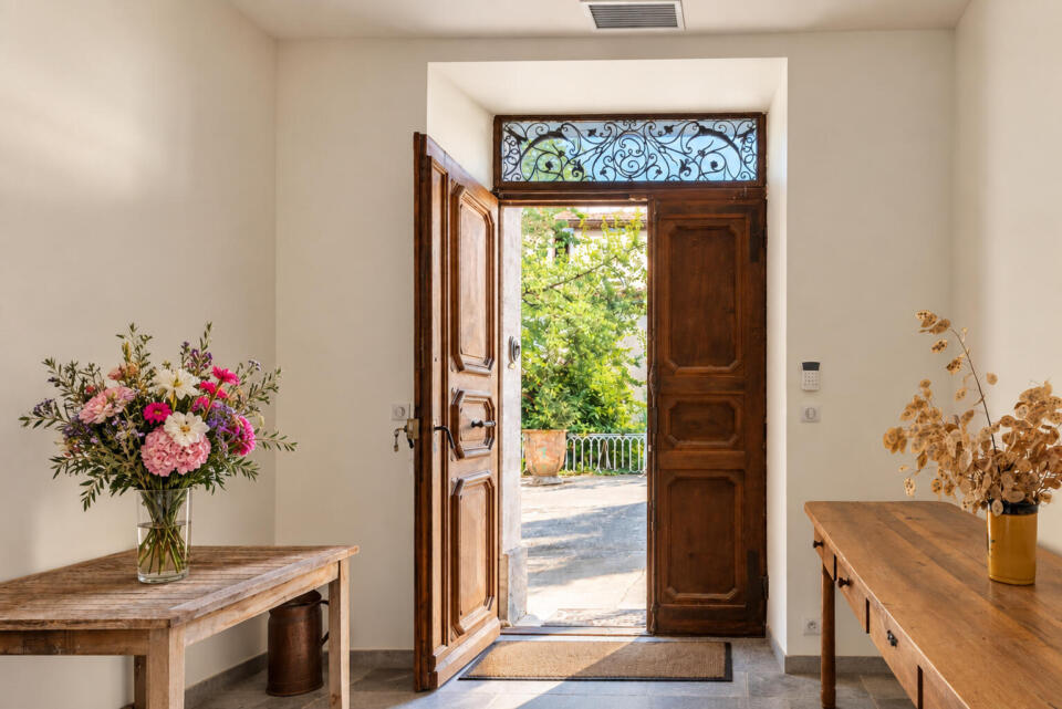 Grand appartement rénové dans un ancien moulinage avec jardin et parking - au centre ville