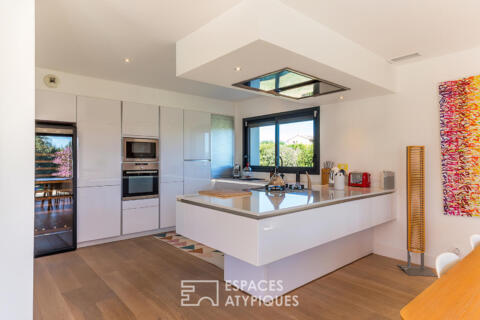 The calm and luxury of an architect-designed villa, ready to live in.