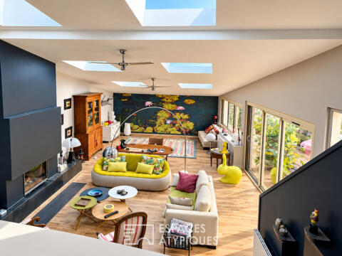 Maison entièrement rénovée avec patio et double garage en hypercentre