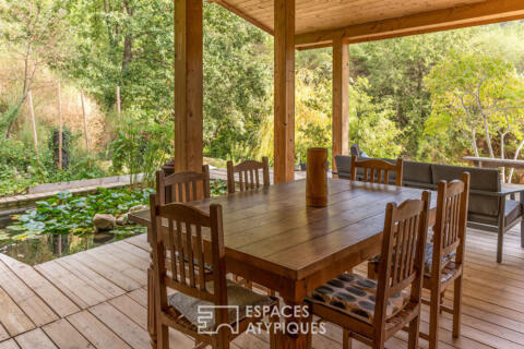 Villa contemporaine d&rsquo;esprit « lodge » avec vue.