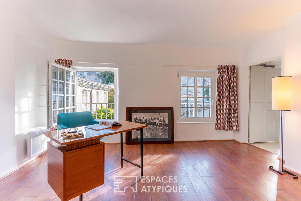 Appartement de charme avec patio privatif et vue exceptionnelle sur les toits