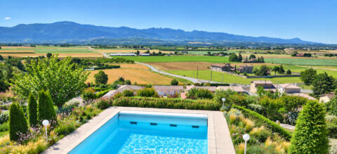 Propriété d&rsquo;exception avec vue panoramique, piscine et parc paysager