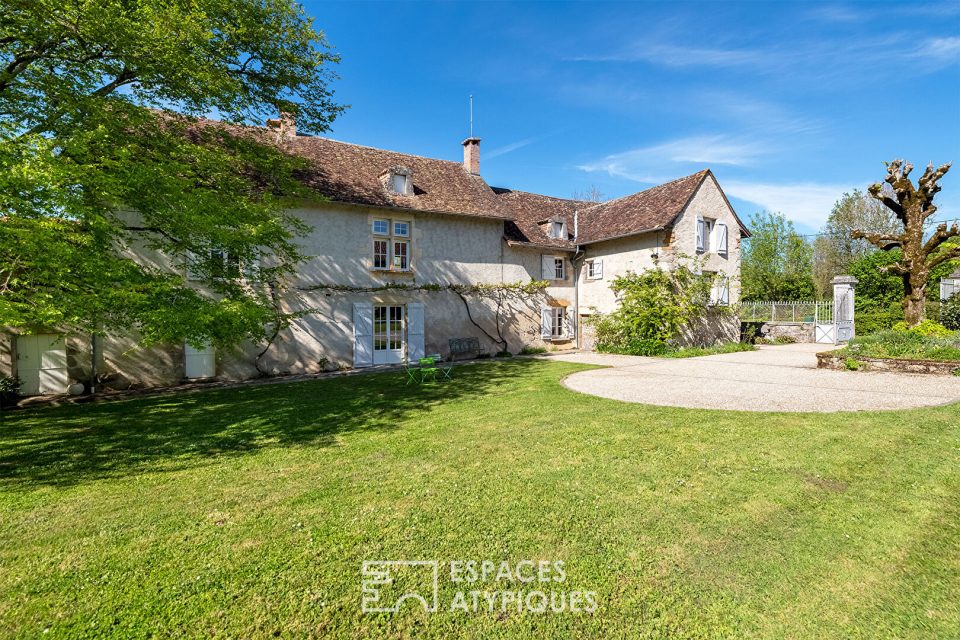 Gentilhommière du XVe siècle au coeur d'un hameau en Périgord Vert