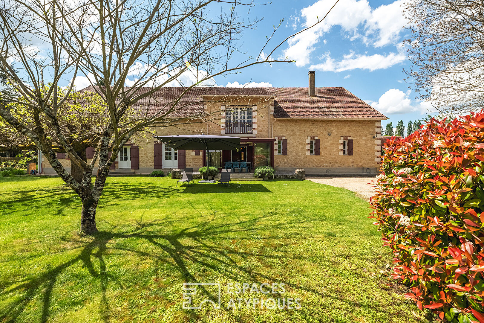 A charming setting in the heart of the village of Trémolat