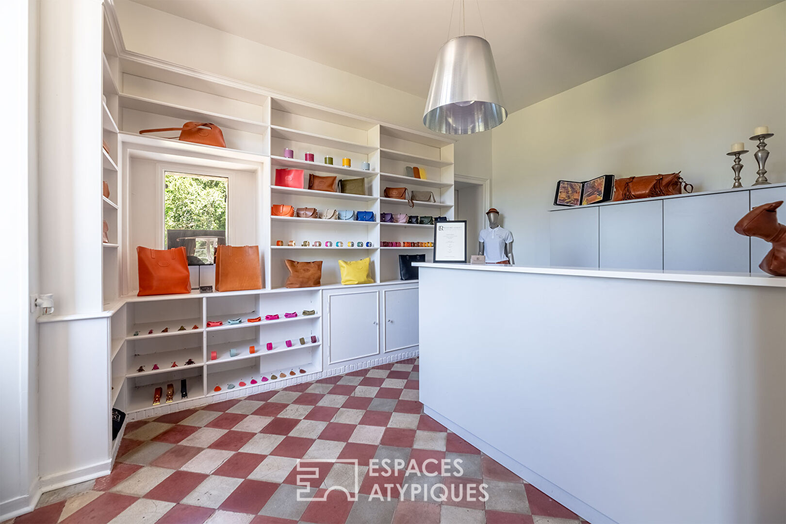 Maison de Maître et sa maison d’amis dans son écrin de verdure proche de Périgueux.