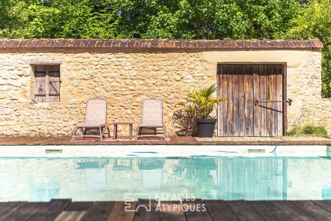 Mansion and guest house in its green setting near Périgueux.