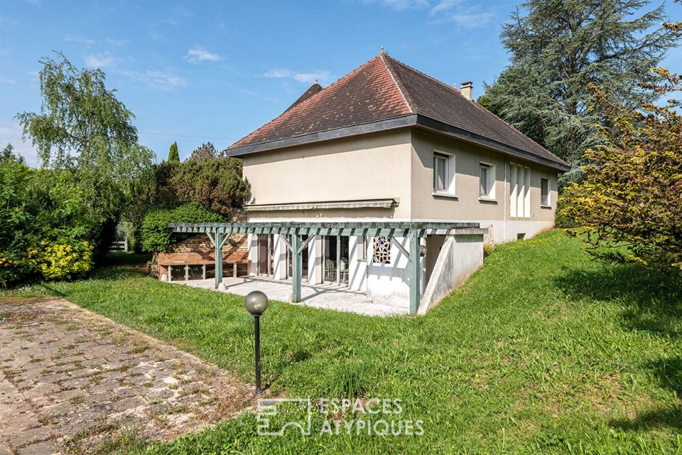 Maison d'architecte des Seventies à deux pas des commodités
