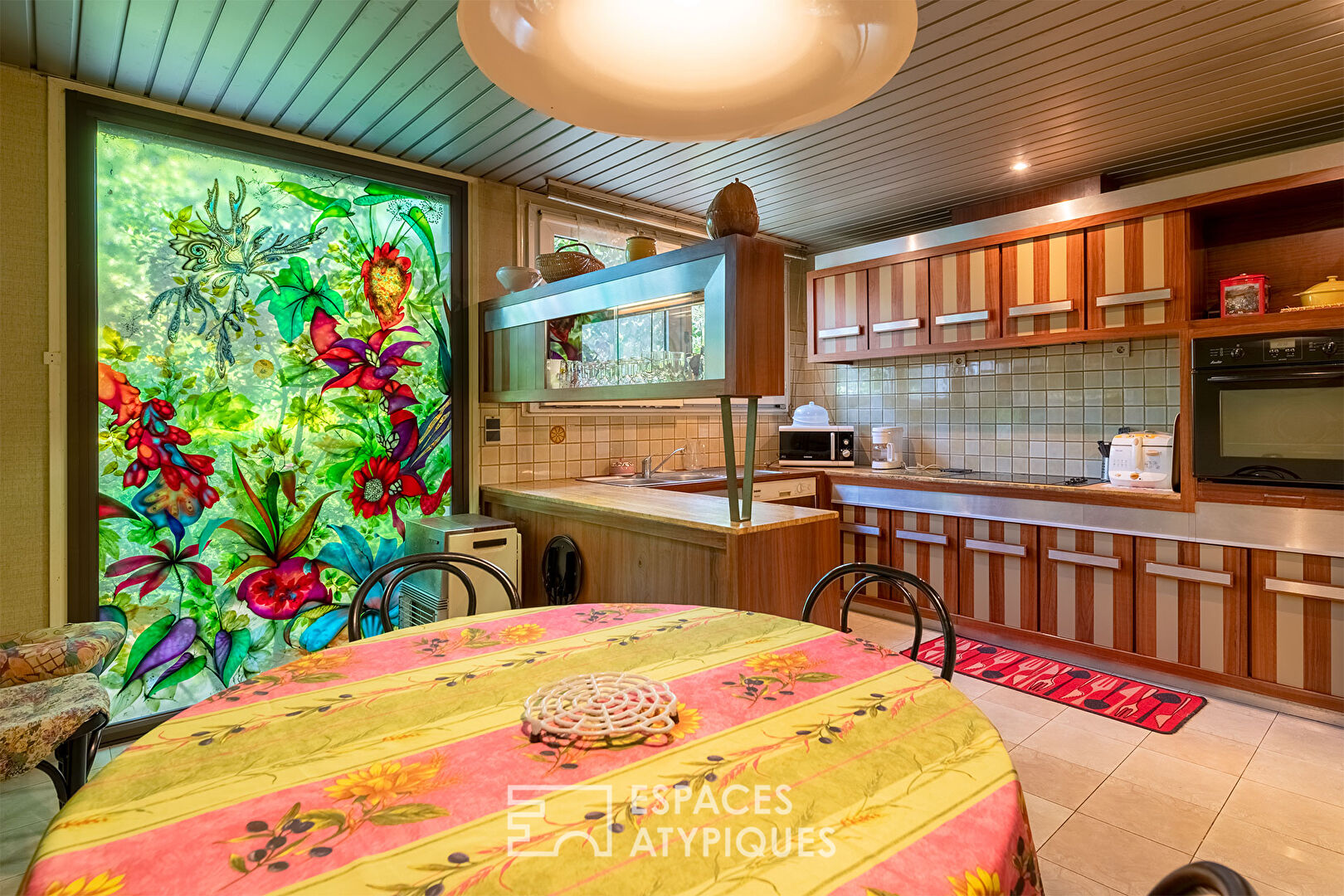 Maison d’architecte des Seventies à deux pas des commodités