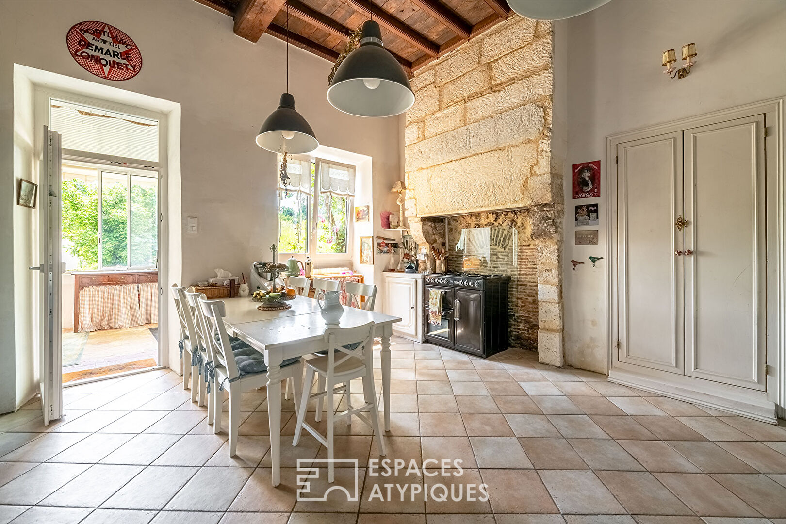 Mansion with commanding view, a setting of history and character