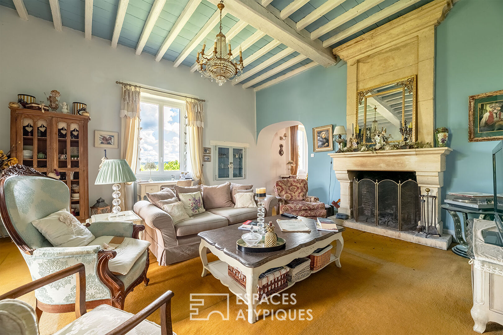 Mansion with commanding view, a setting of history and character