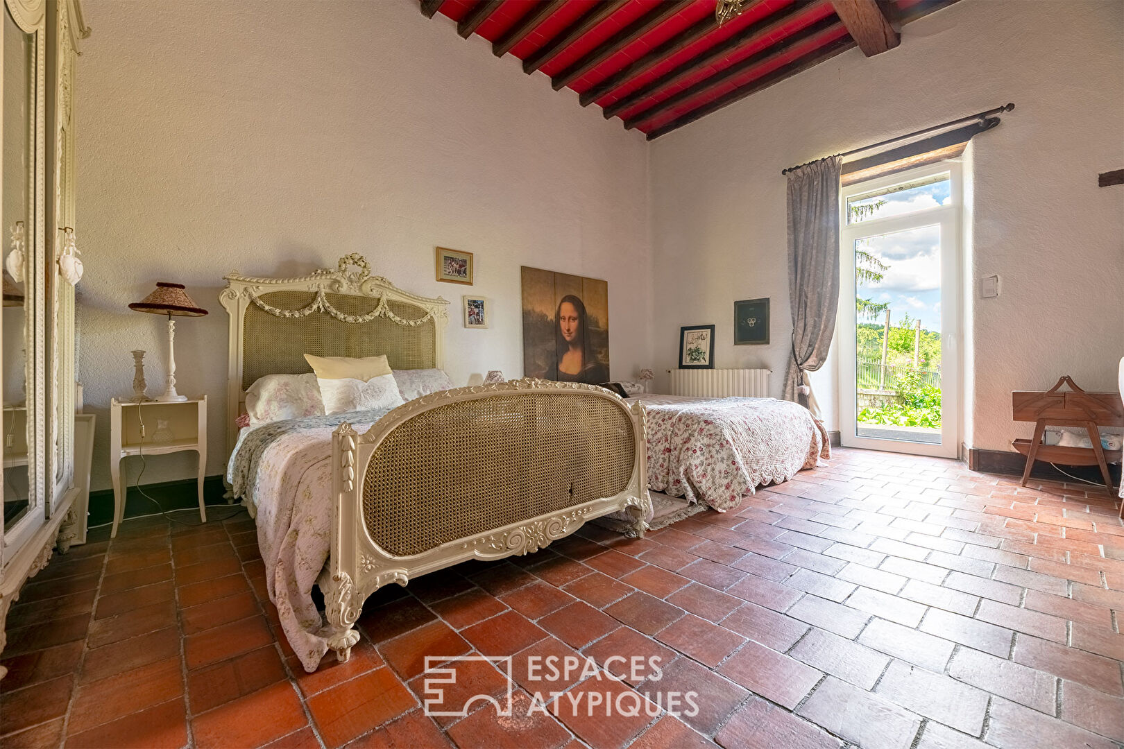 Mansion with commanding view, a setting of history and character