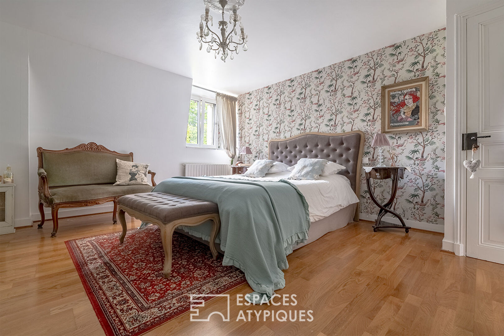 Mansion with commanding view, a setting of history and character