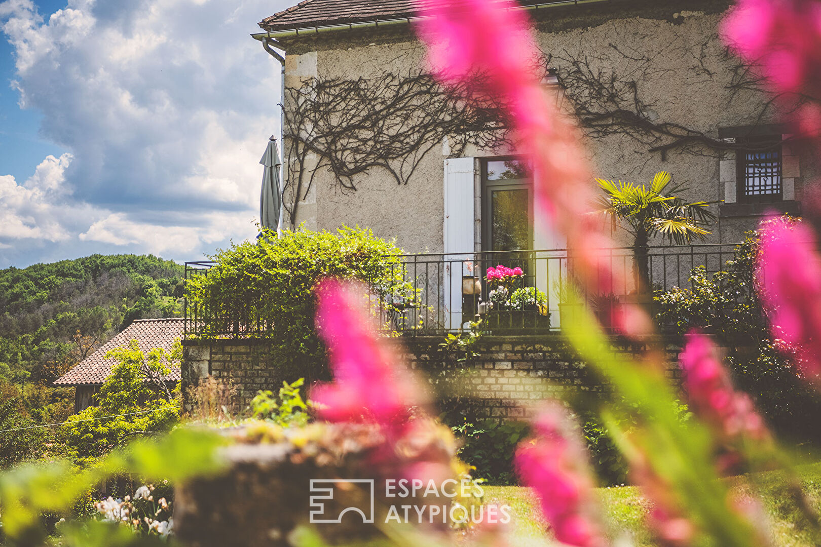 Mansion with commanding view, a setting of history and character