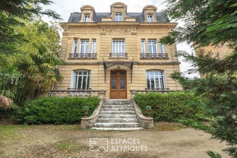 Hôtel particulier aux volumes généreux au coeur de Bergerac.
