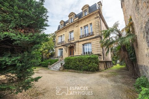 Hôtel particulier aux volumes généreux au coeur de Bergerac.