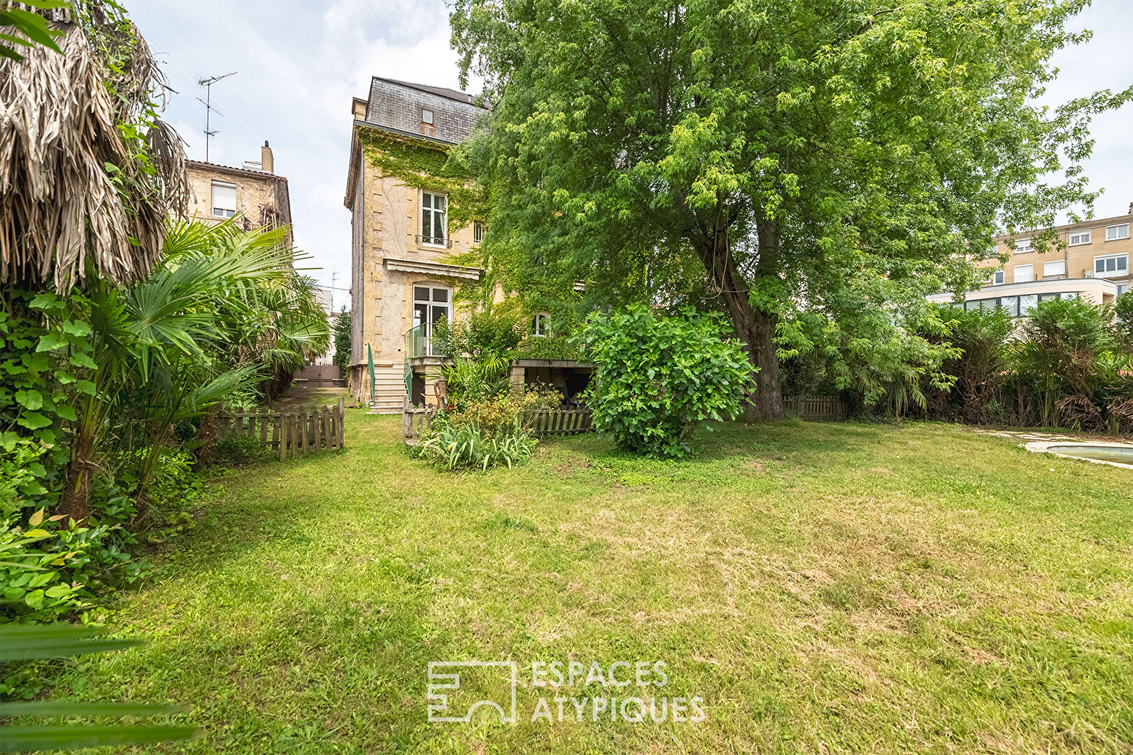 Hôtel particulier aux volumes généreux au coeur de Bergerac.