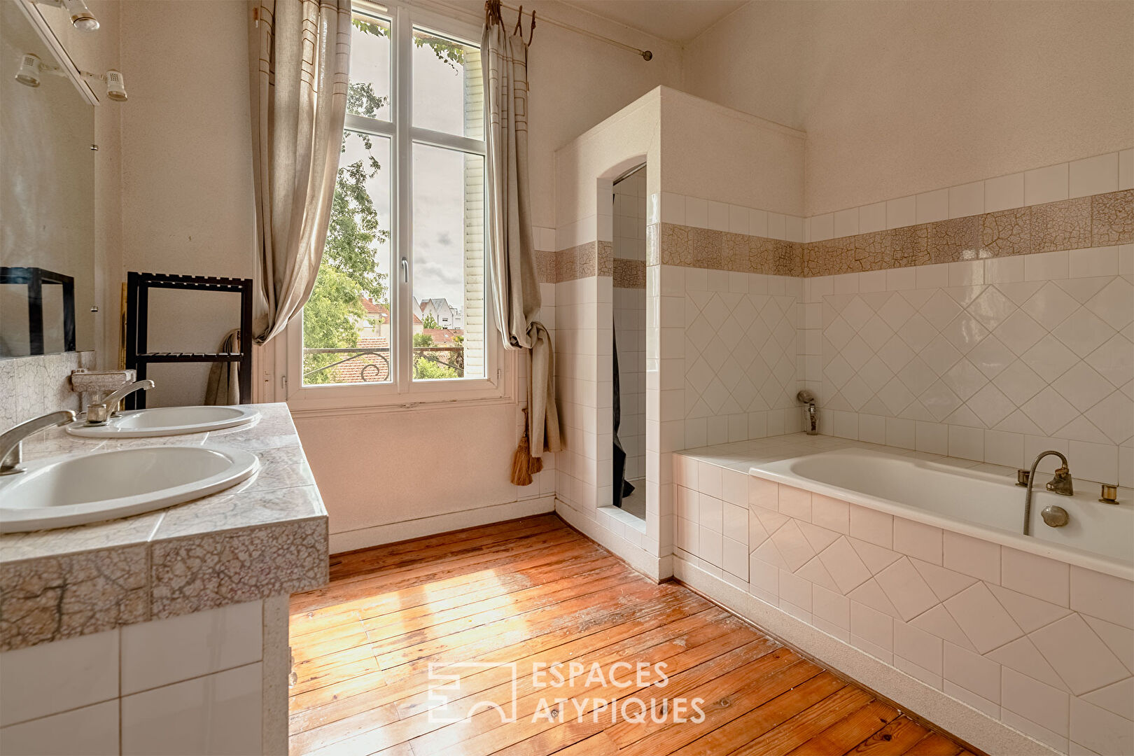 Hôtel particulier aux volumes généreux au coeur de Bergerac.
