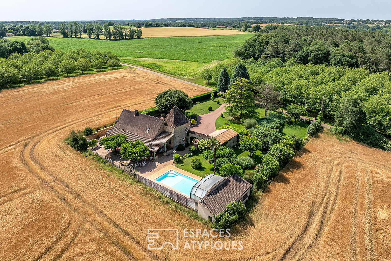 Charming Perigord house at the gateway to a pretty country house