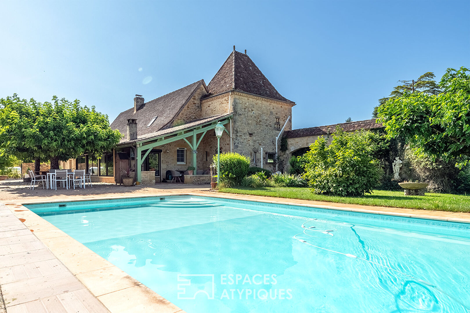 Charming Perigord house at the gateway to a pretty country house