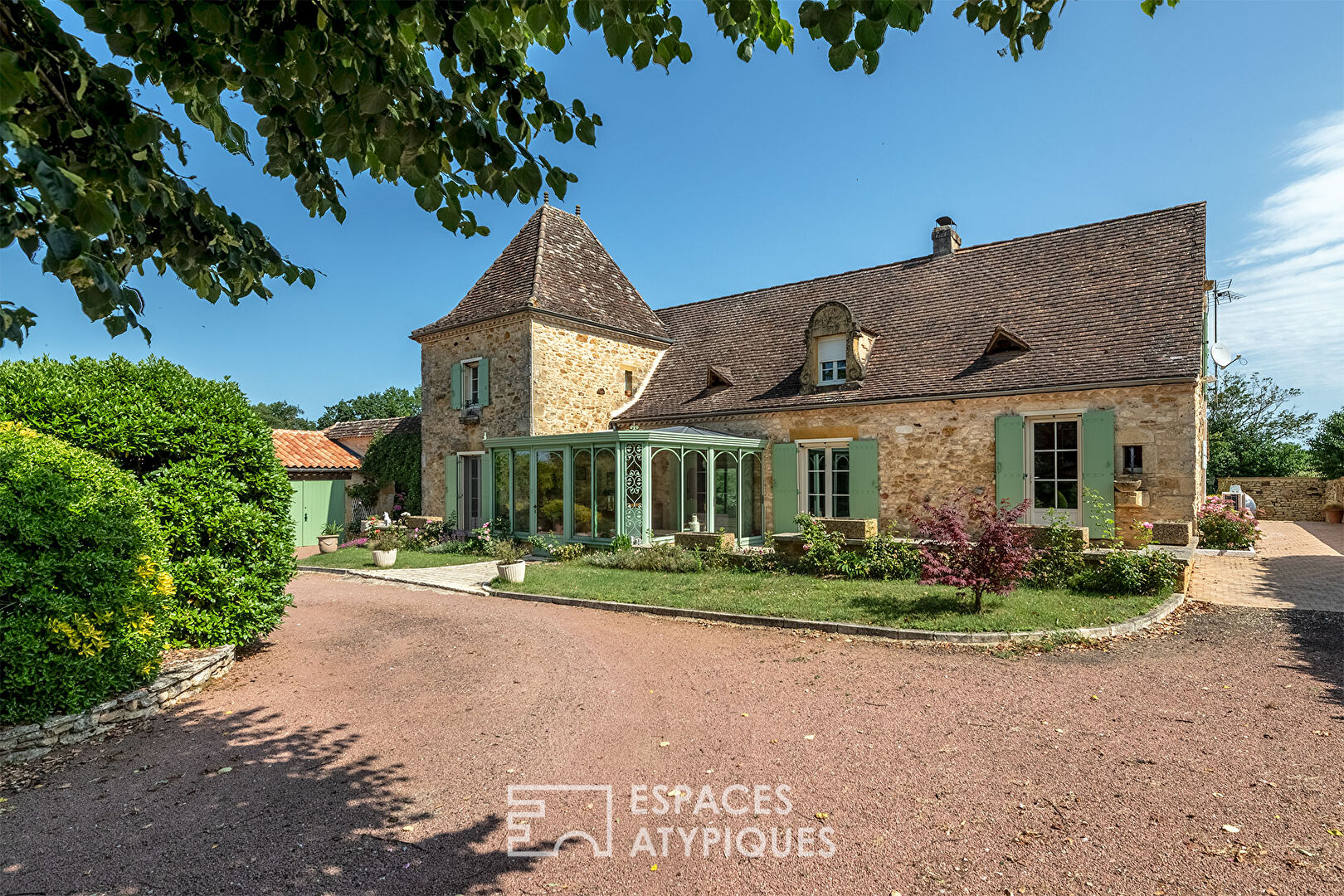 Charming Perigord house at the gateway to a pretty country house
