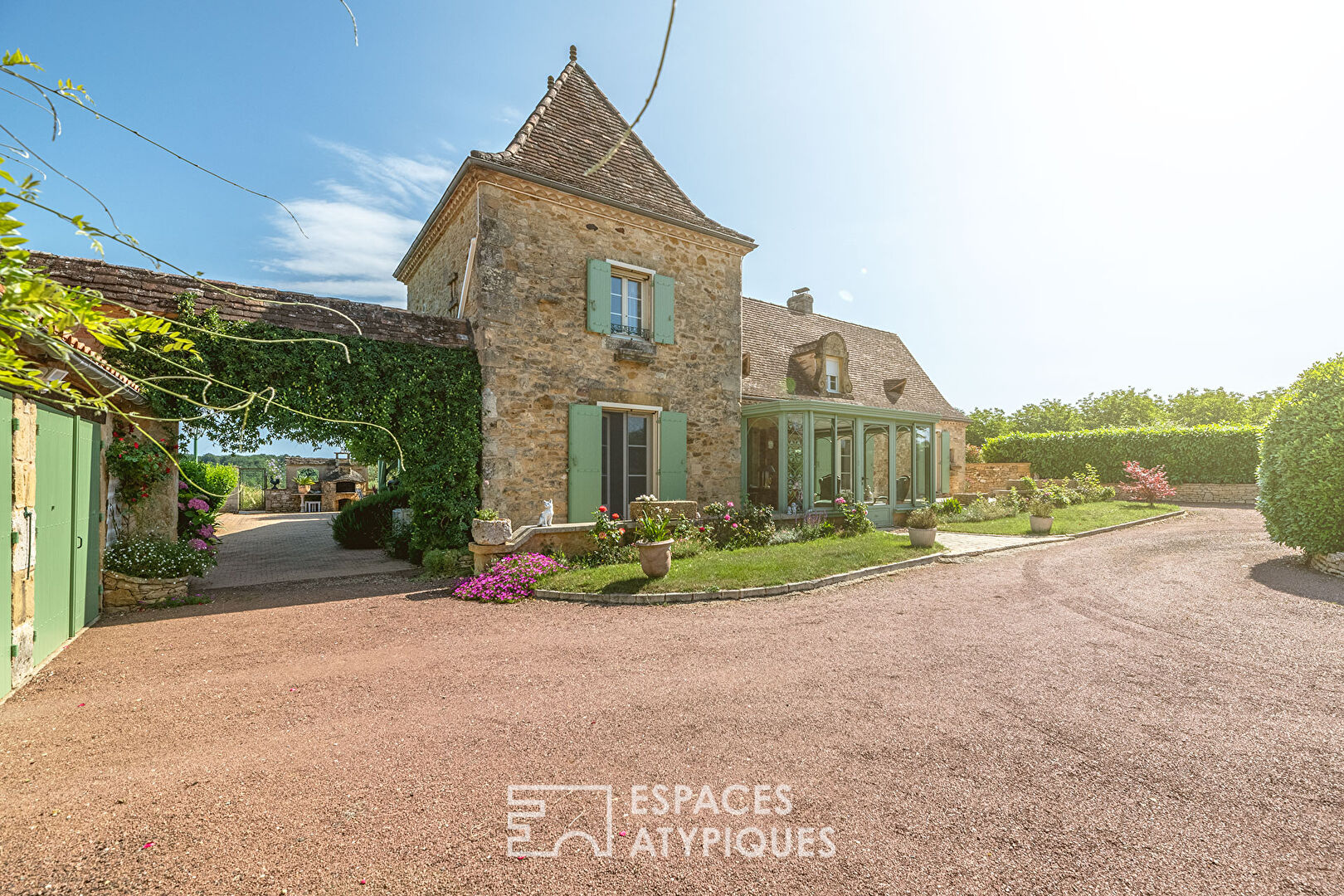 Charming Perigord house at the gateway to a pretty country house