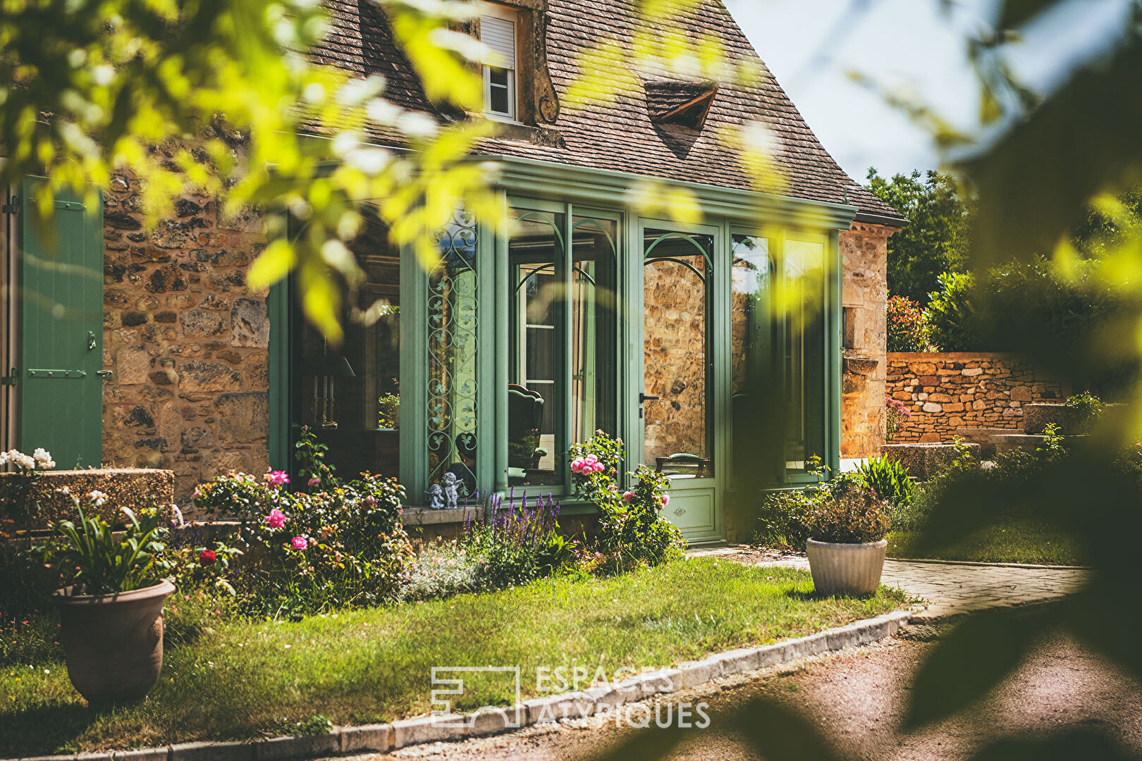 Charming Perigord house at the gateway to a pretty country house